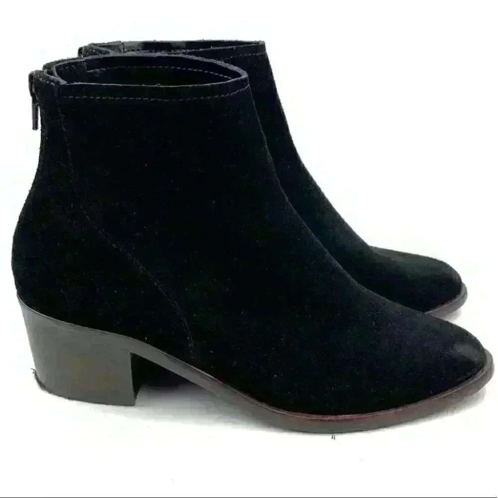 Antonio Melani ankle booties size 6.5 black suede
